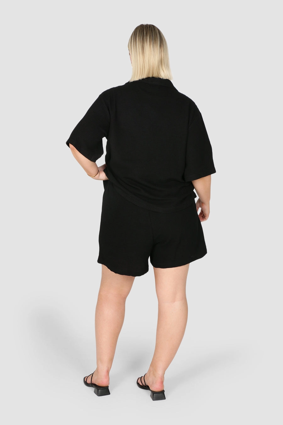 CAPRI WAFFLE SHORTS BLACK