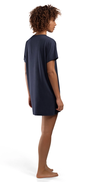 Laura Bigshirt | midnight