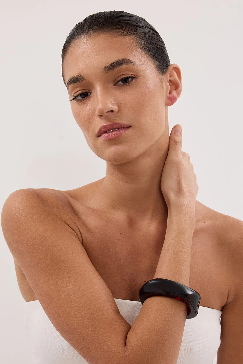NOAH THE LABEL DARK BROWN RESIN BANGLE