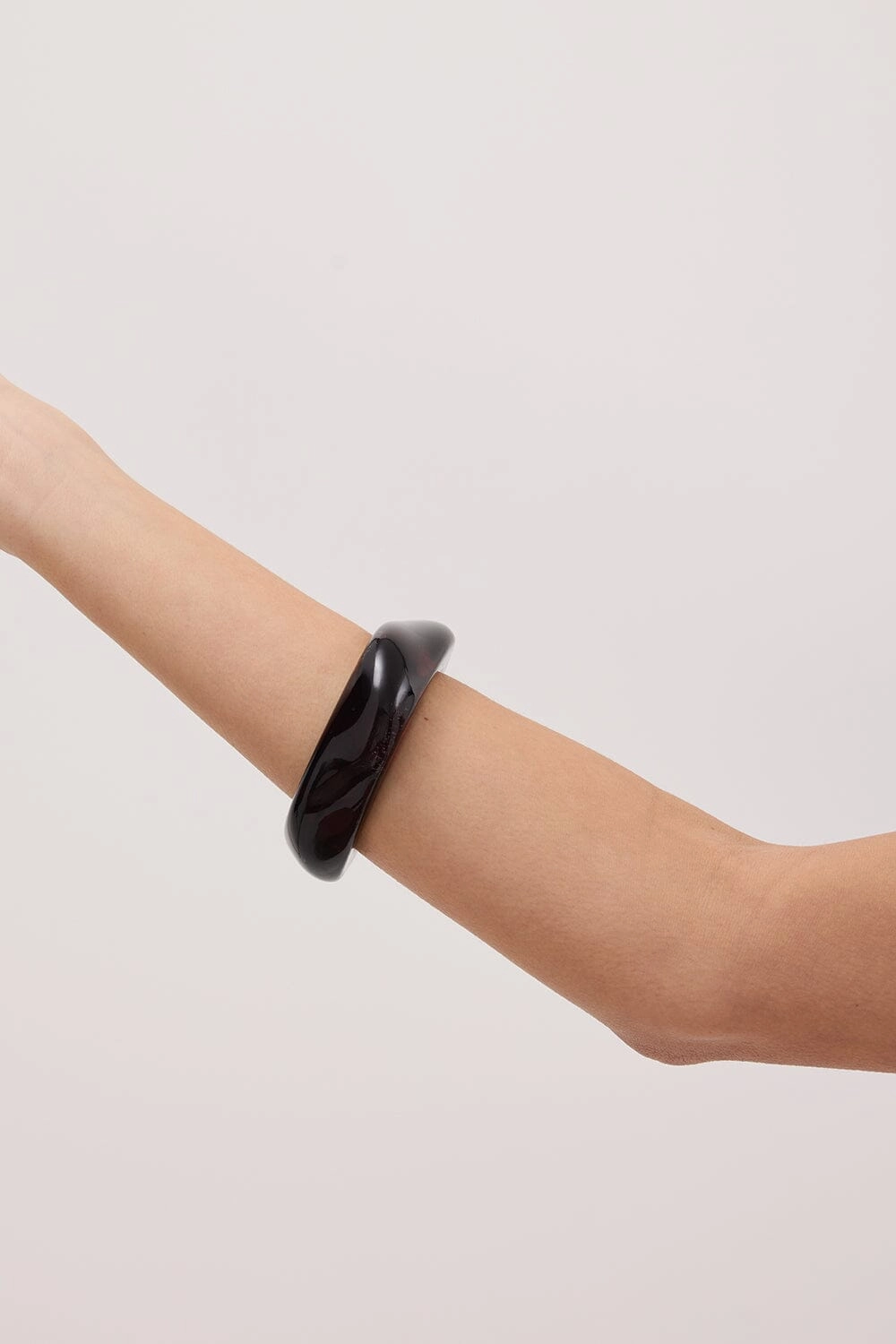 NOAH THE LABEL DARK BROWN RESIN BANGLE