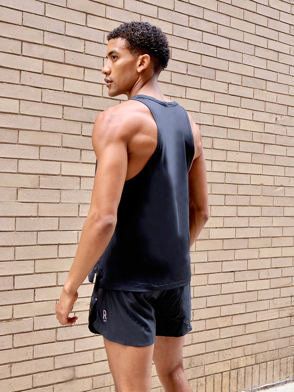 RHONE BLACK EXTRA MILE SHORT 5"